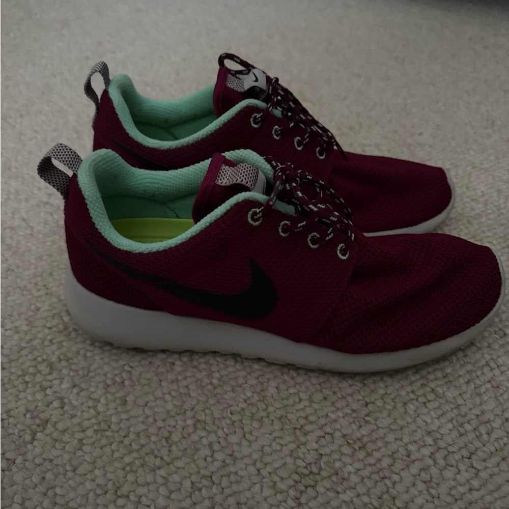 Women’s Nike Roshe Size 8